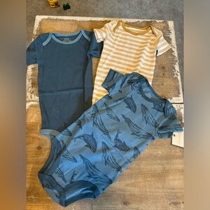Set of 3 onesies Little Planet Carter’s Blue Whale, stripe, solid Organic 24m
